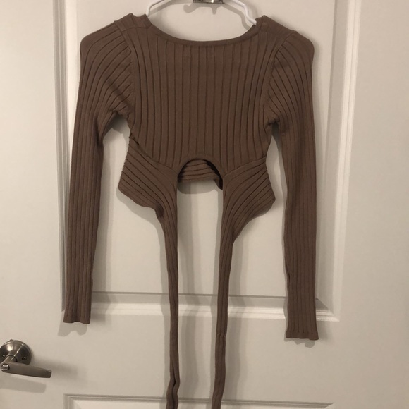 Pink Lily crop top XS- Taupe/brown color. - Picture 4 of 4